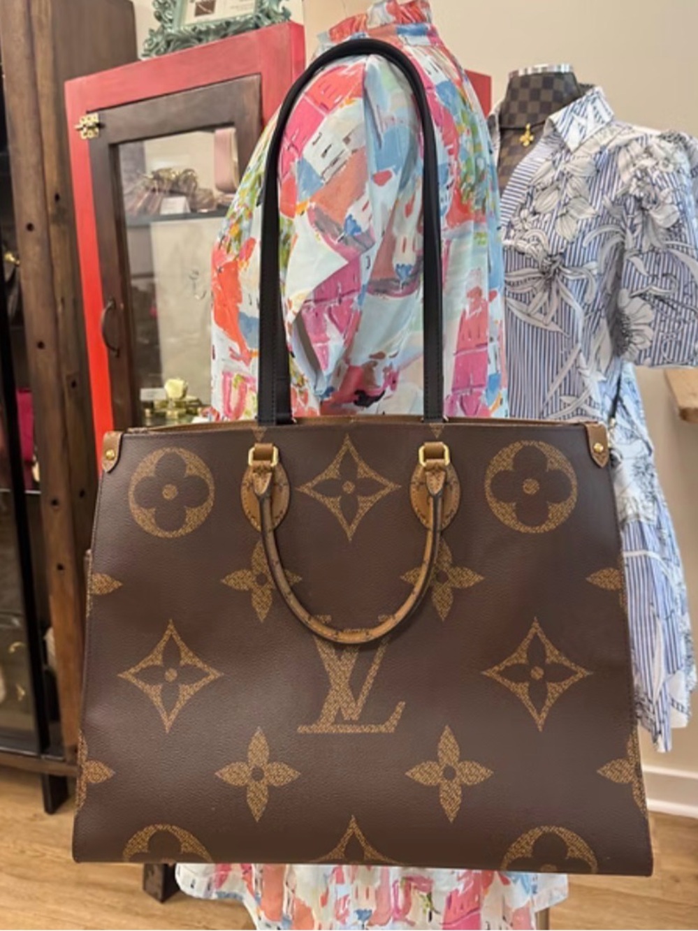 Louis Vuitton OnTheGo GM Brown Monogram Oversized Tote with Gold Accents - Picture 6 of 9